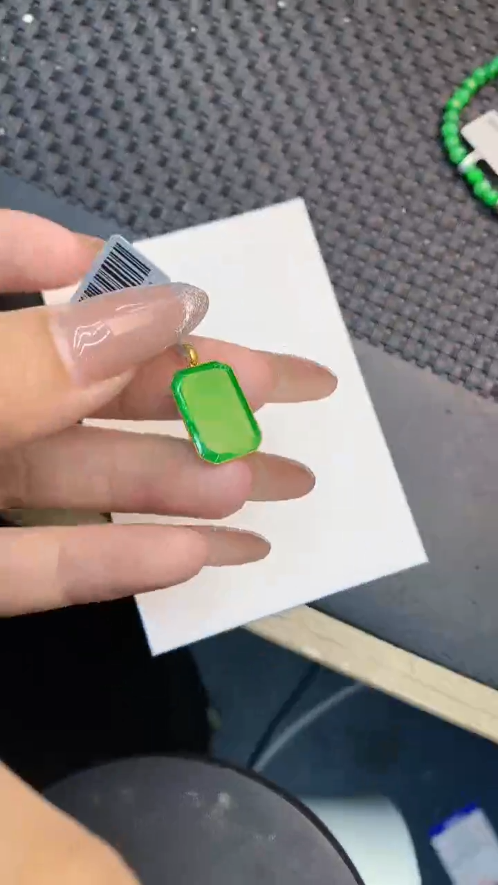 颈饰18K金镶嵌翡翠1·1