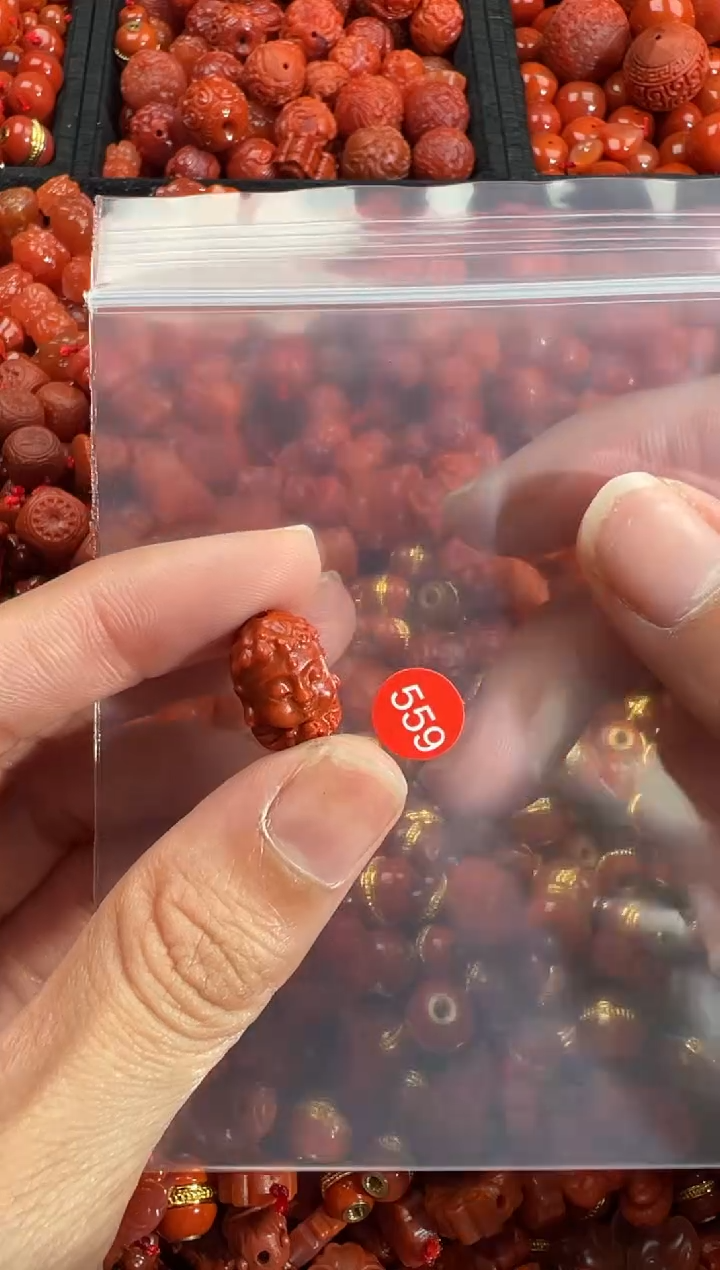 南红玛瑙未镶嵌颈饰1