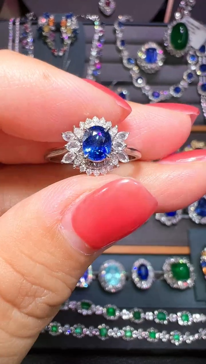 戒指蓝宝石18K金镶嵌      