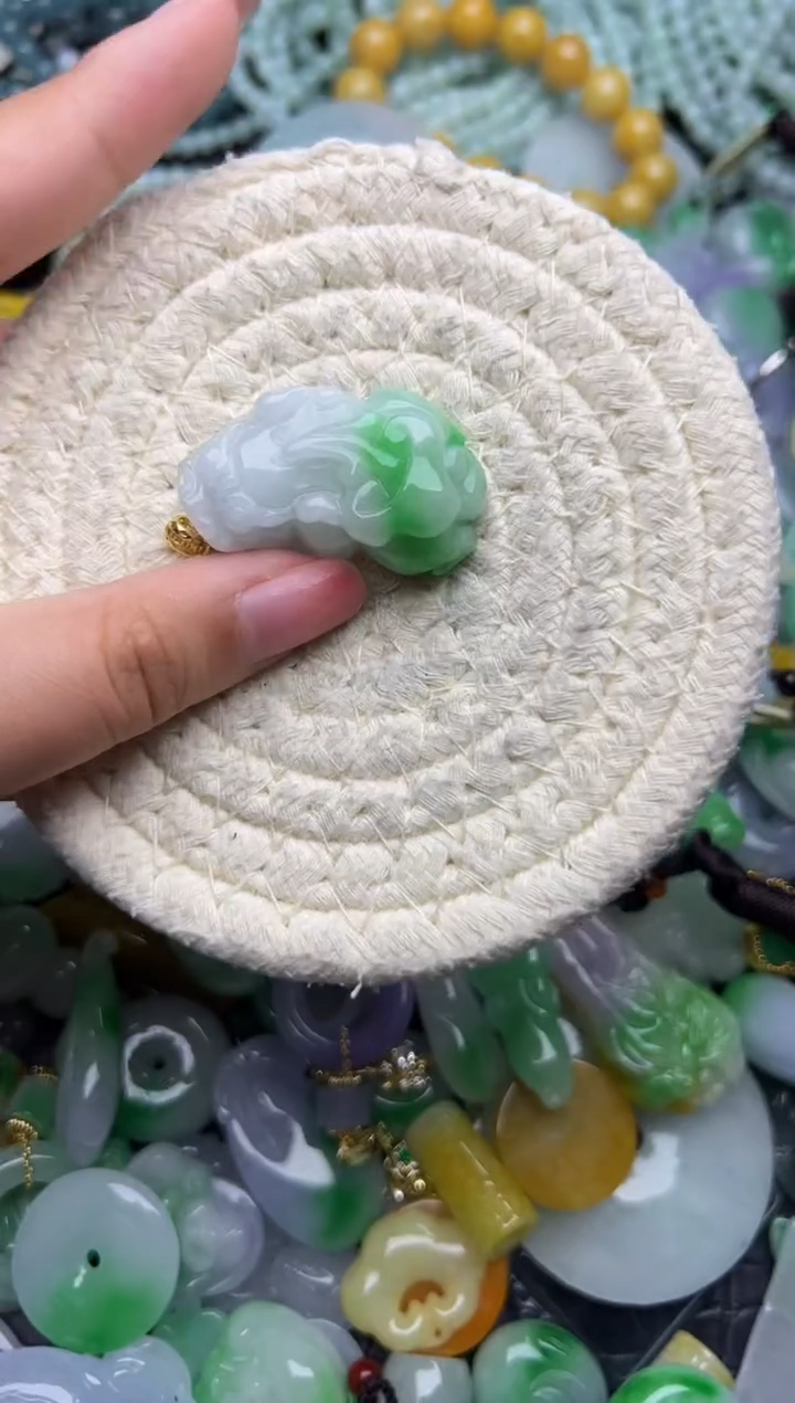 翡翠未镶嵌颈饰天然缅甸翡翠吊坠