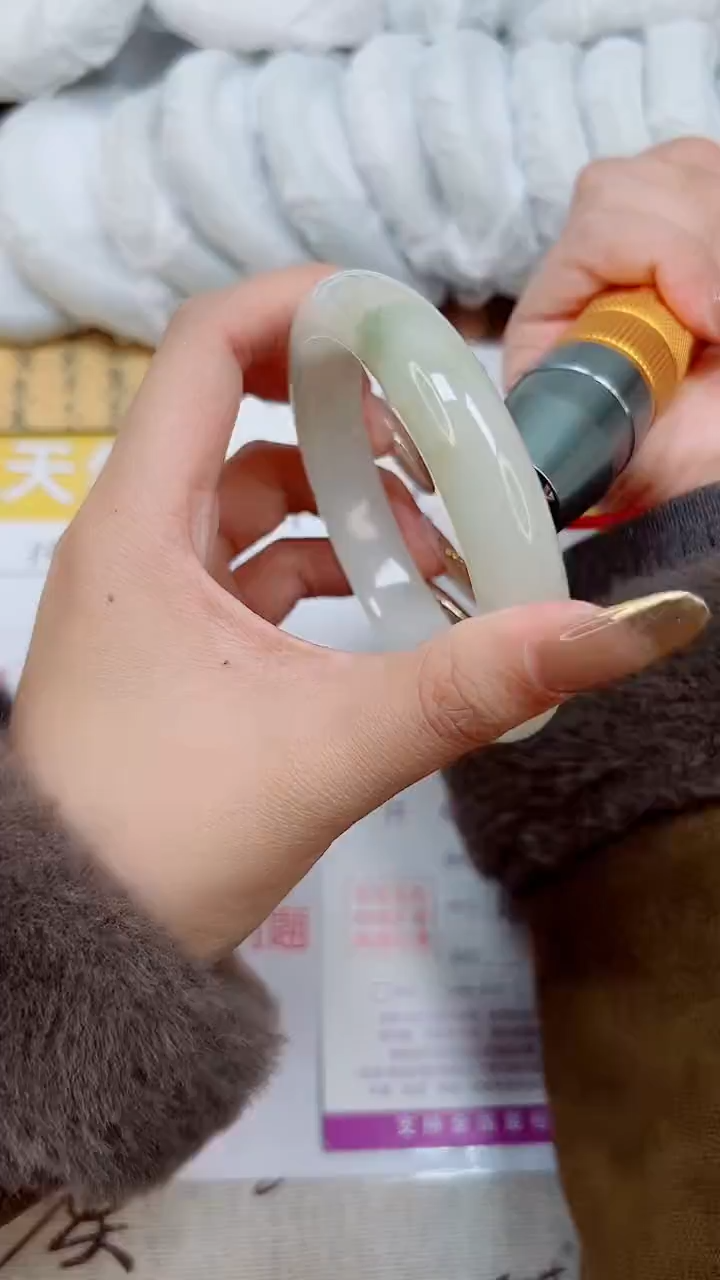 【闪购商品】石英质玉手镯未镶嵌K220-63