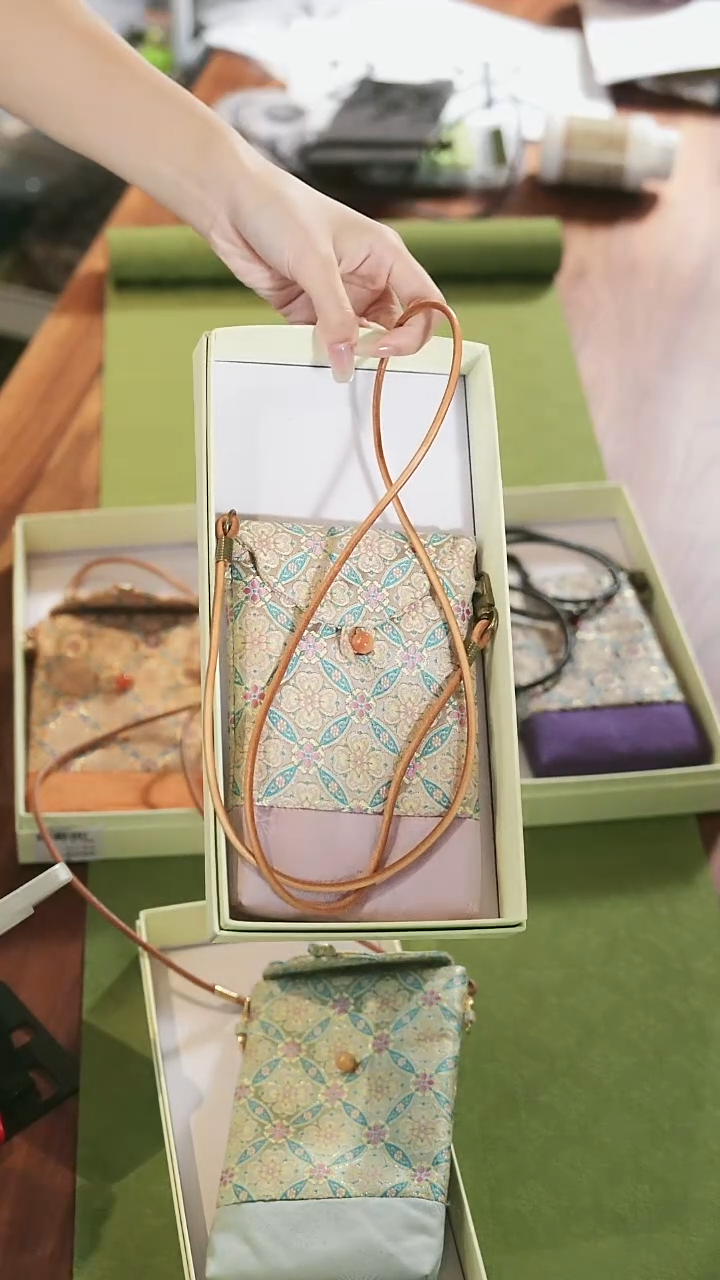 手机袋·················