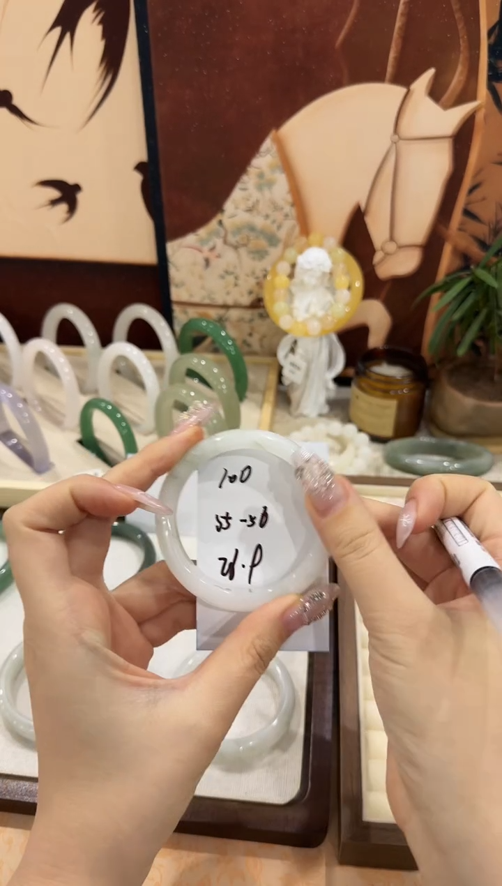 未镶嵌手镯石英质玉100/55-56