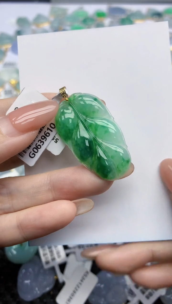 【闪购商品】翡翠挂件18K金镶嵌天然翡翠A货