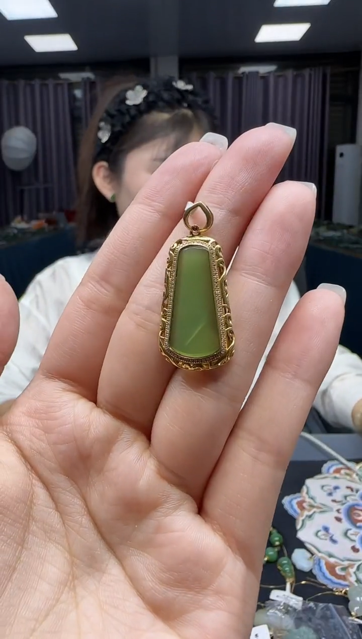 和田玉18K金镶嵌挂件1