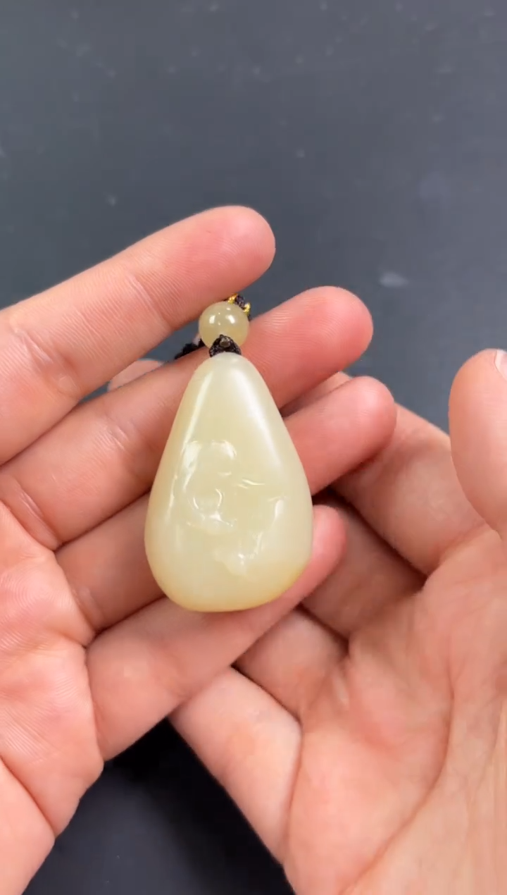 【闪购商品】和田玉吊坠(赠链)未镶嵌且末微色差金山