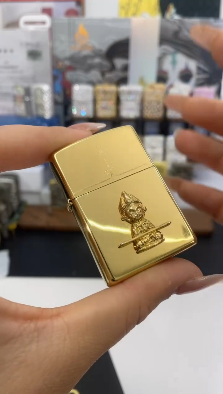 铜一***。ZIPPO一生所爱意中人+棉芯+烟嘴+火石+镊子+烟灰缸