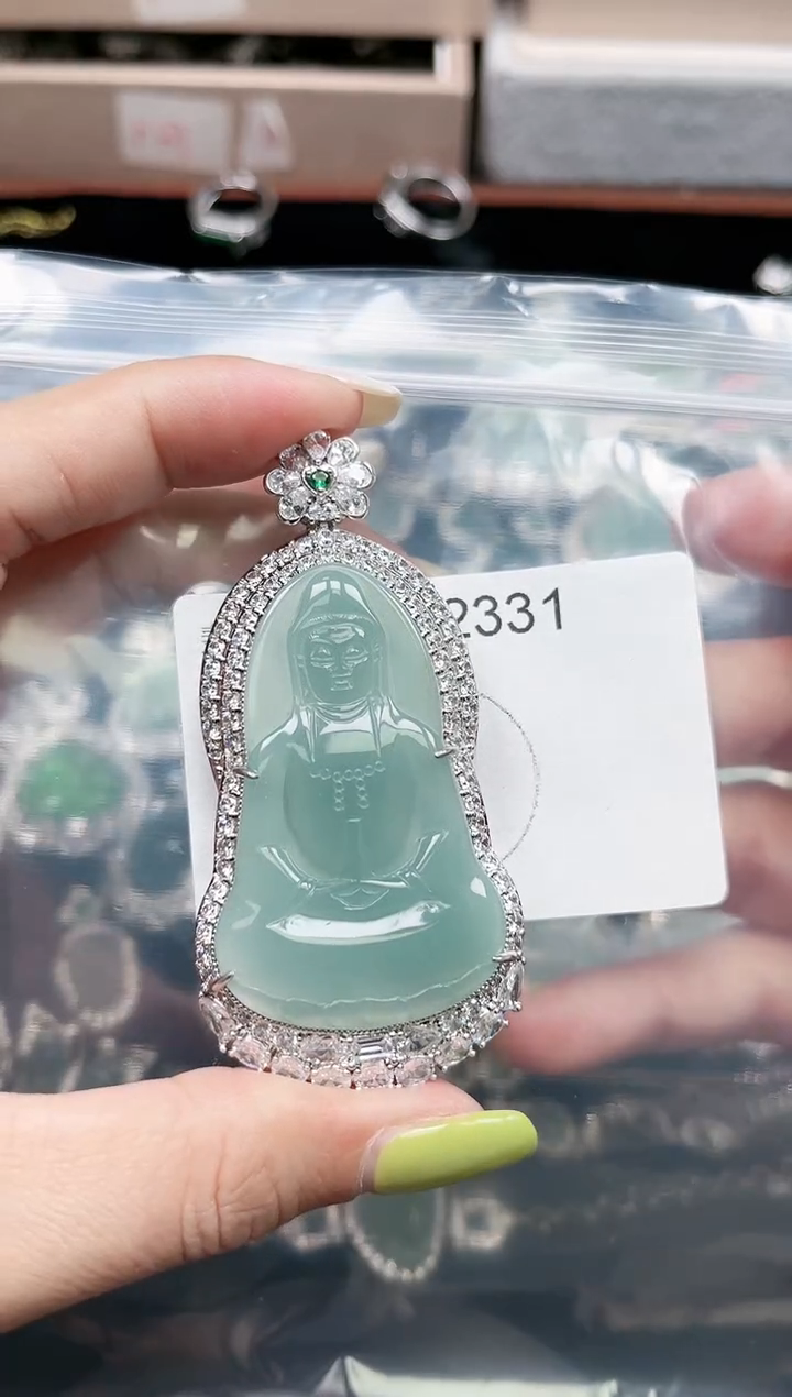 【闪购商品】翡翠颈饰未镶嵌赠皮绳2331