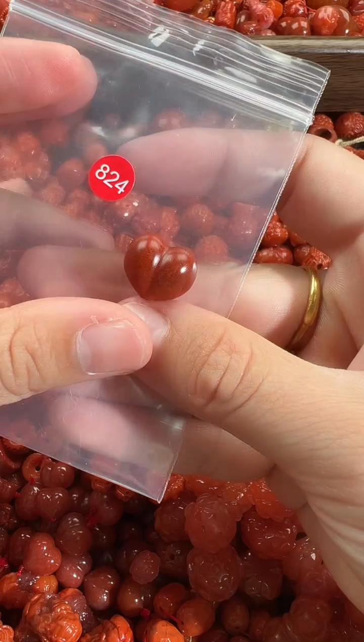 颈饰未镶嵌南红玛瑙1