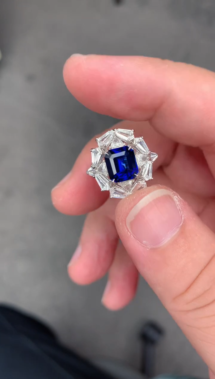 【闪购商品】蓝宝石戒指18K金镶嵌3ct皇家蓝蓝宝石戒指