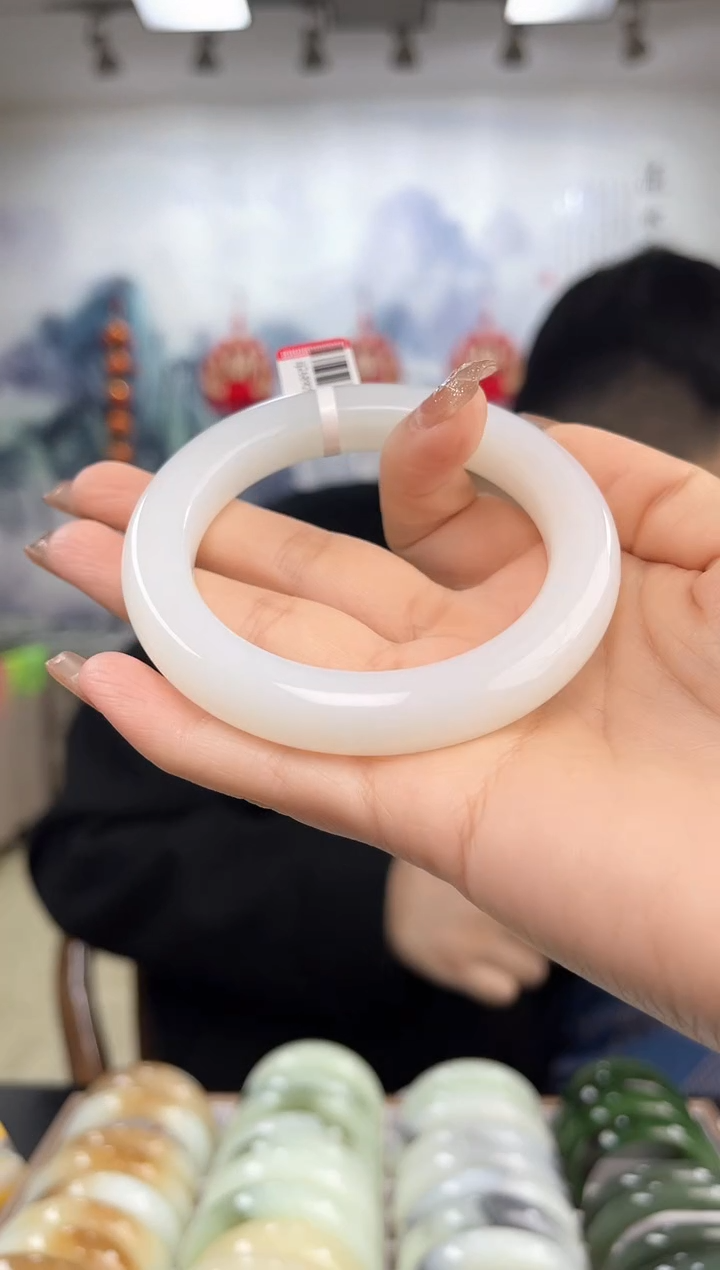 【闪购商品】和田玉手镯未镶嵌57圈口0527