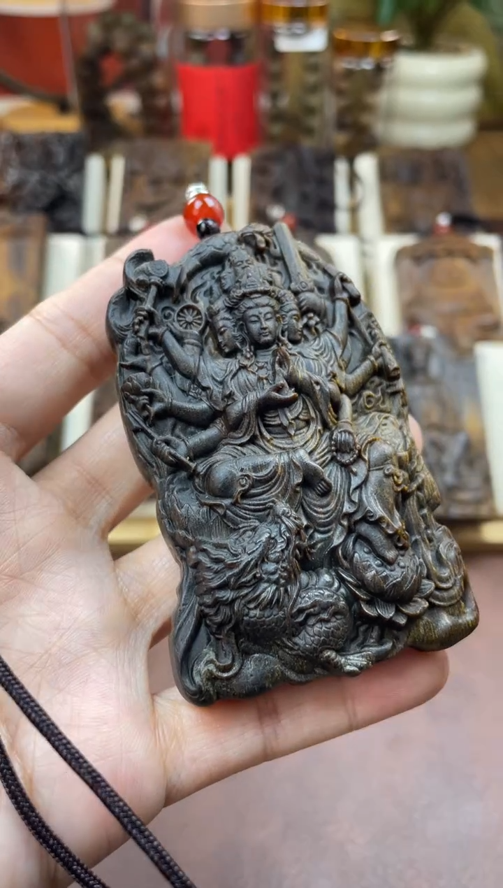 木木雕款芽庄  八臂观音 8cm 送养香瓶