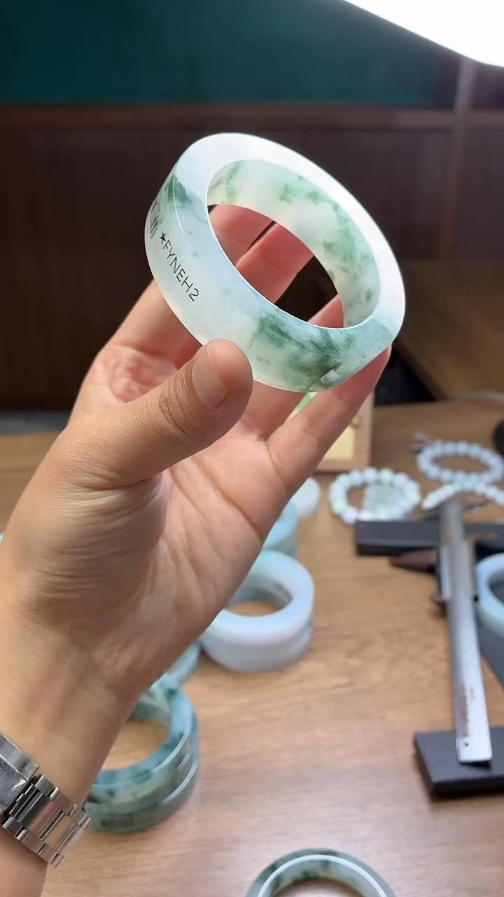 未镶嵌手镯定制翡翠熠**辉定制