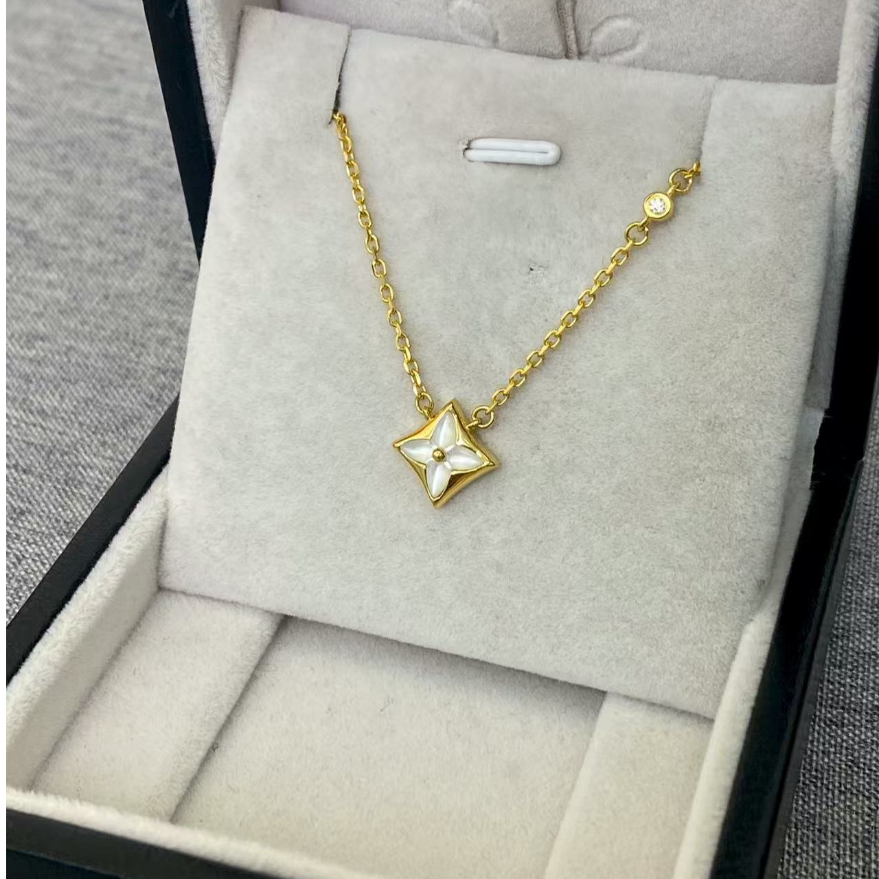 【东豪奢选】足金时尚简约气质精致老花贝母四叶草项链(不支持7天)