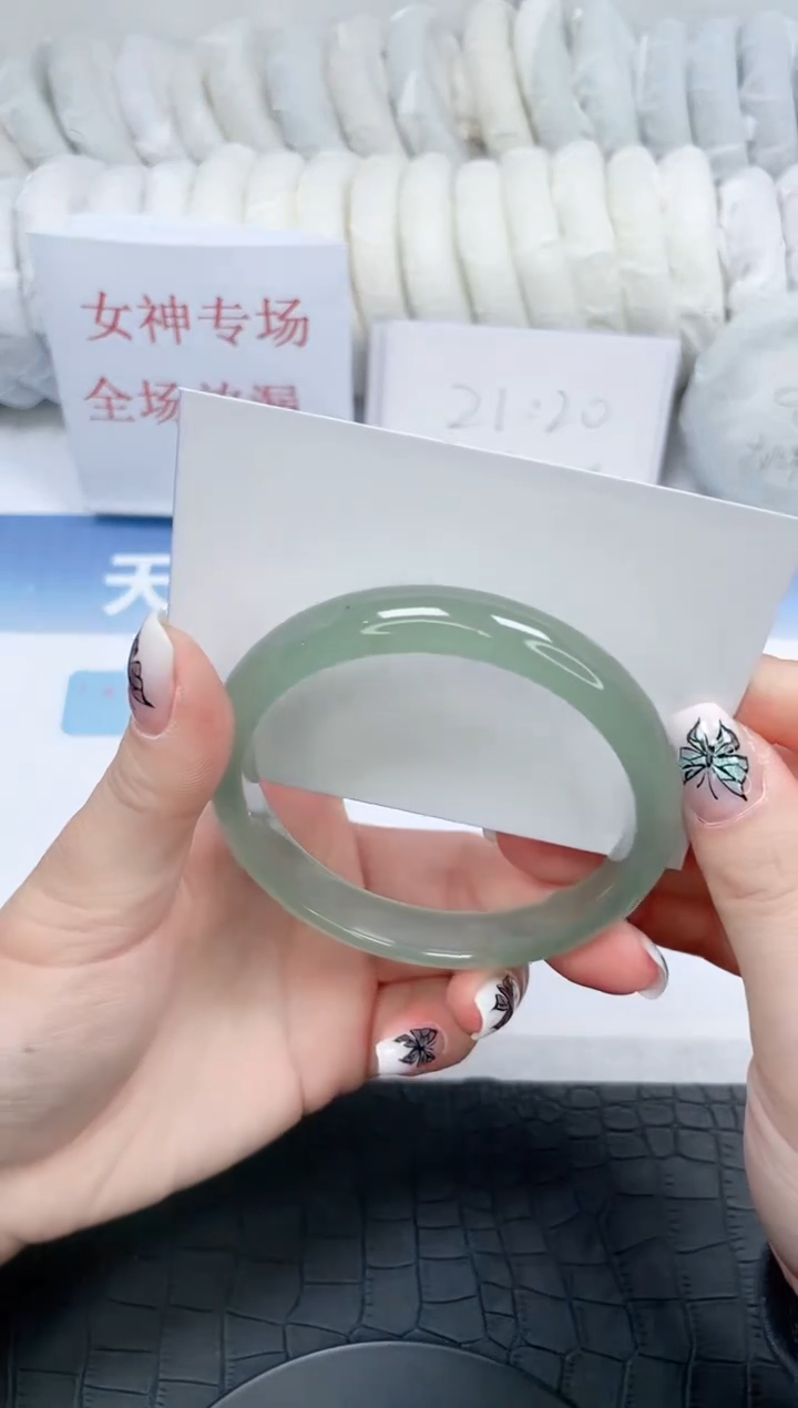 【闪购商品】石英质玉手镯未镶嵌186-56.8