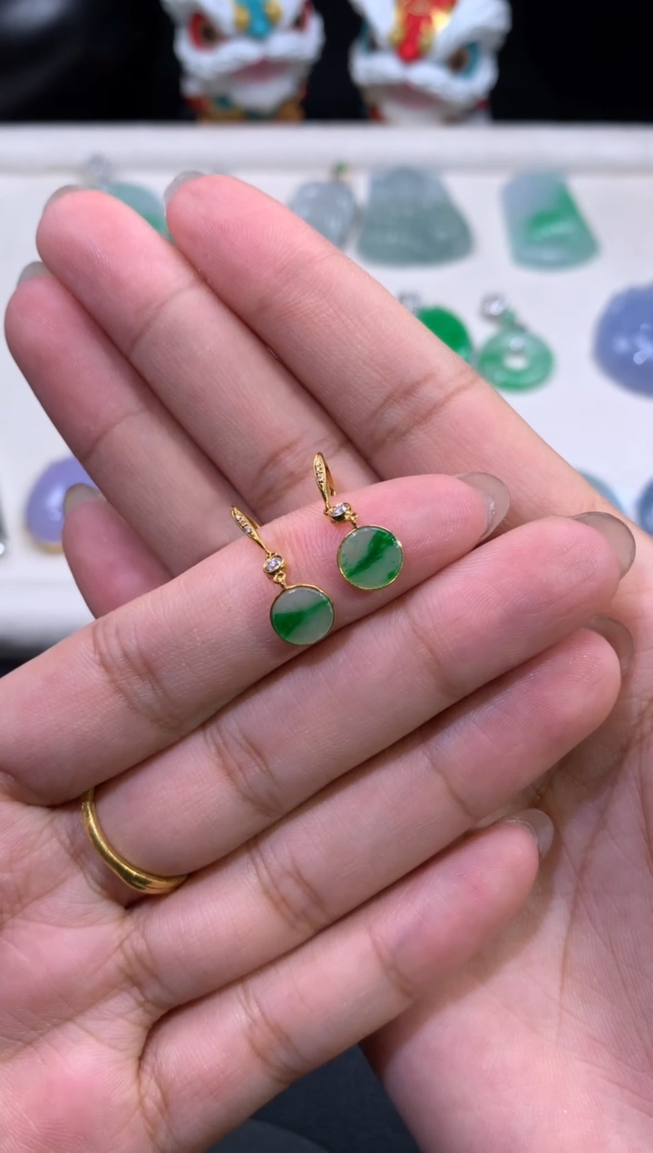 18K金镶嵌翡翠耳饰翡翠
