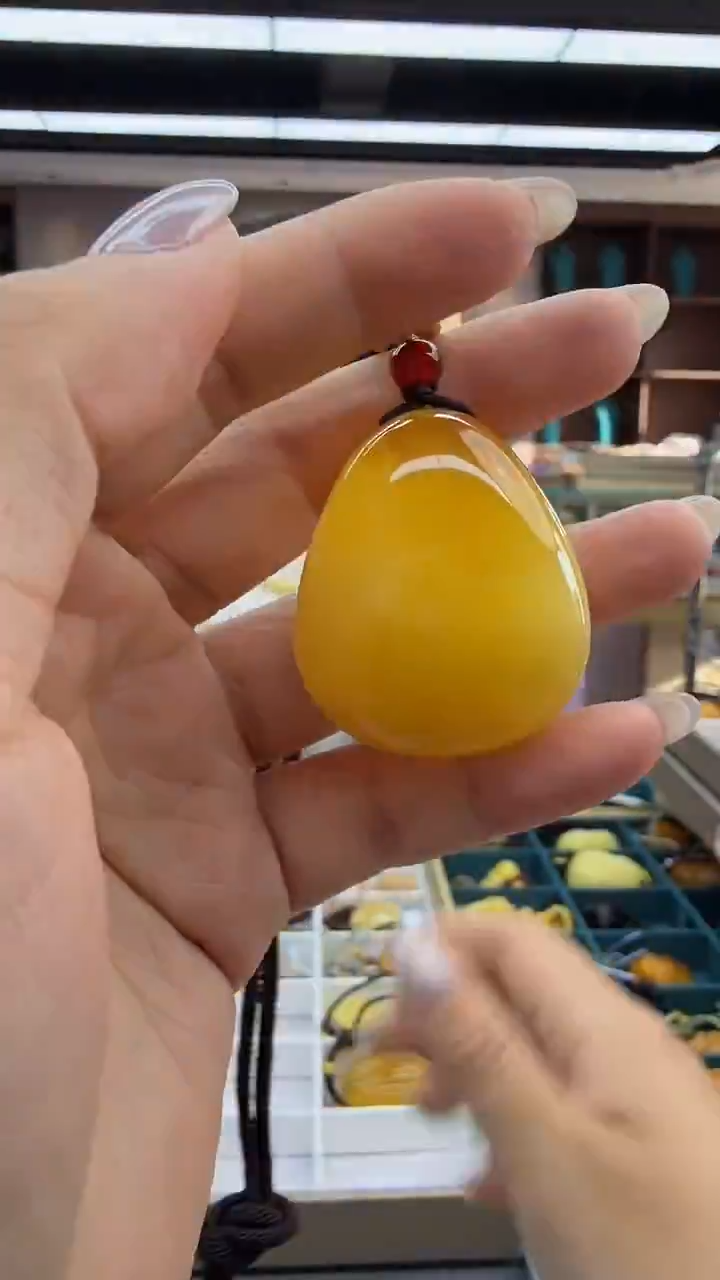 琥珀颈饰未镶嵌191秒拍号 假一罚三 