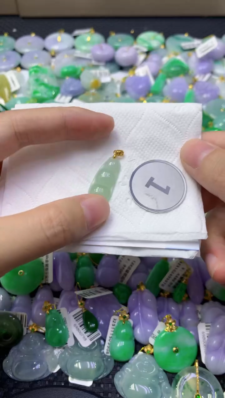 颈饰未镶嵌翡翠天然缅甸翡翠A货