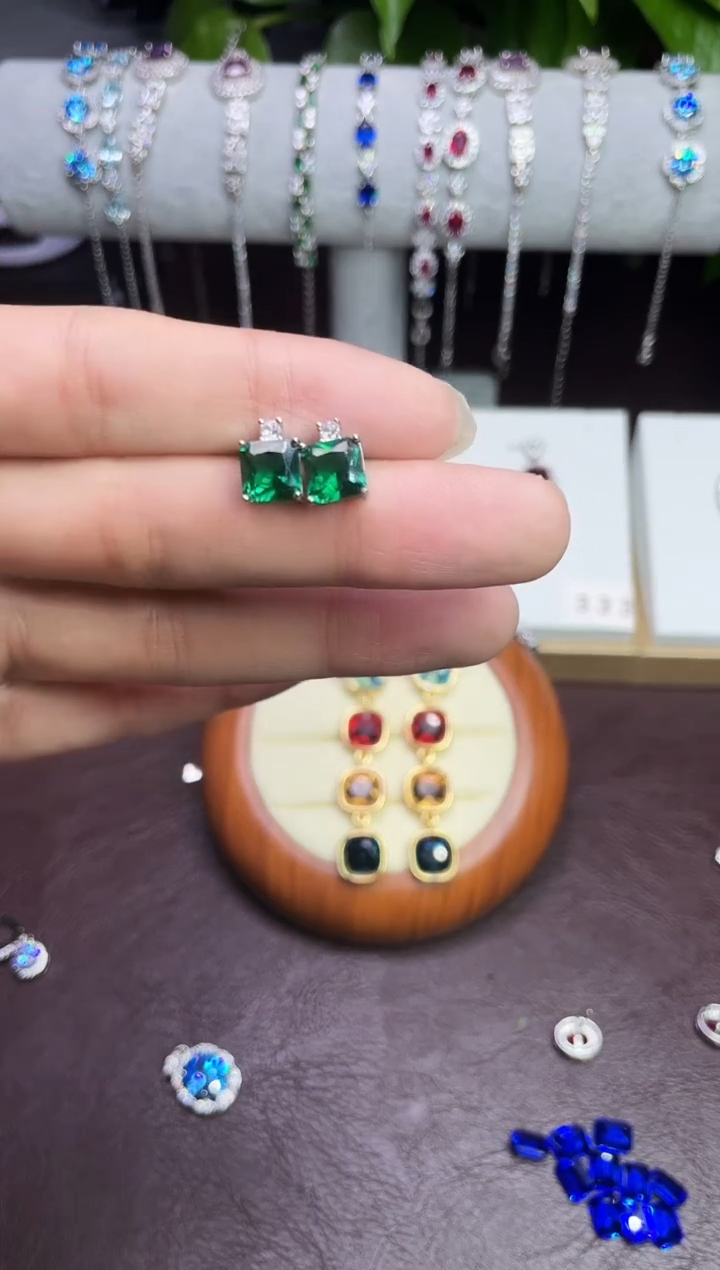 合金合成钻石耳饰绿宝耳钉