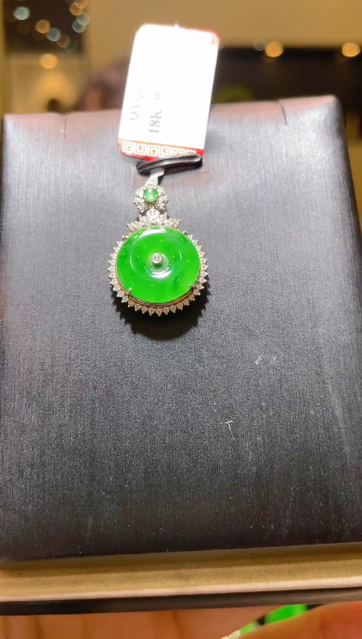 【闪购商品】翡翠吊坠(赠链)18K金镶嵌天然A货翡翠A19