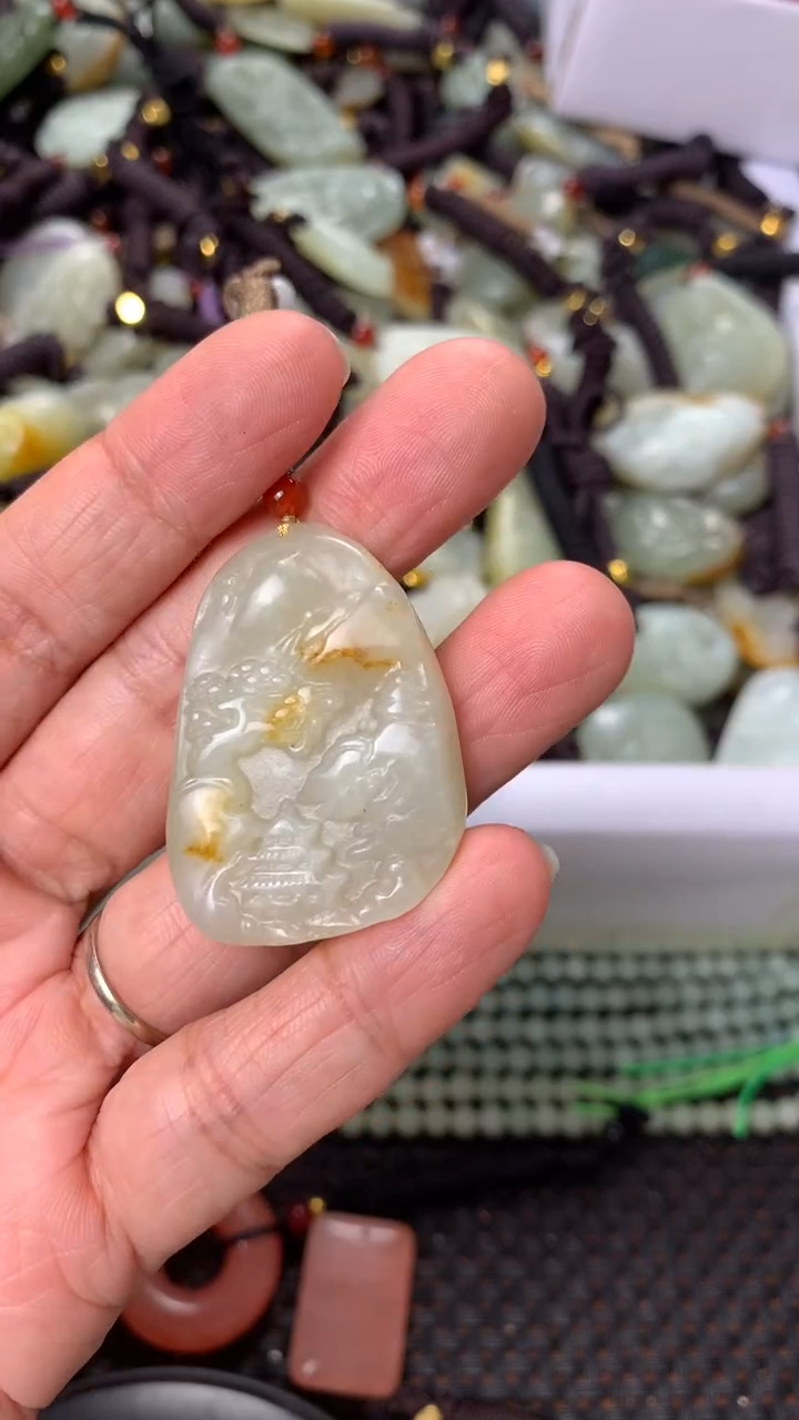 【闪购商品】和田玉颈饰未镶嵌多样性发货没有证书拍一发一有瑕