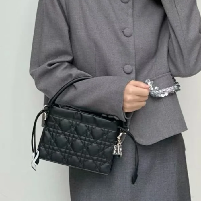 99新 DIOR/迪奥 黑金 藤格纹羊皮 Milly La Foret mini 手提包