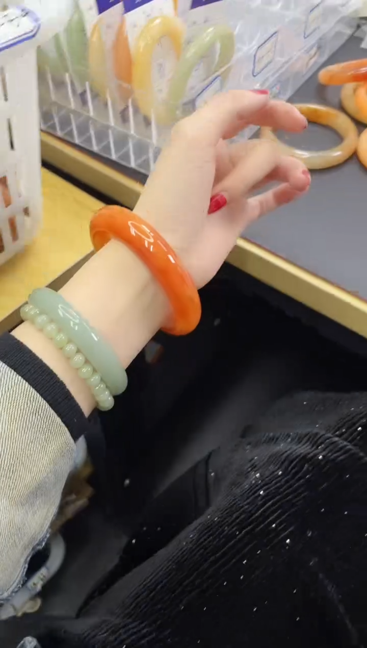 【闪购商品】石英质玉未镶嵌手镯217/65.8