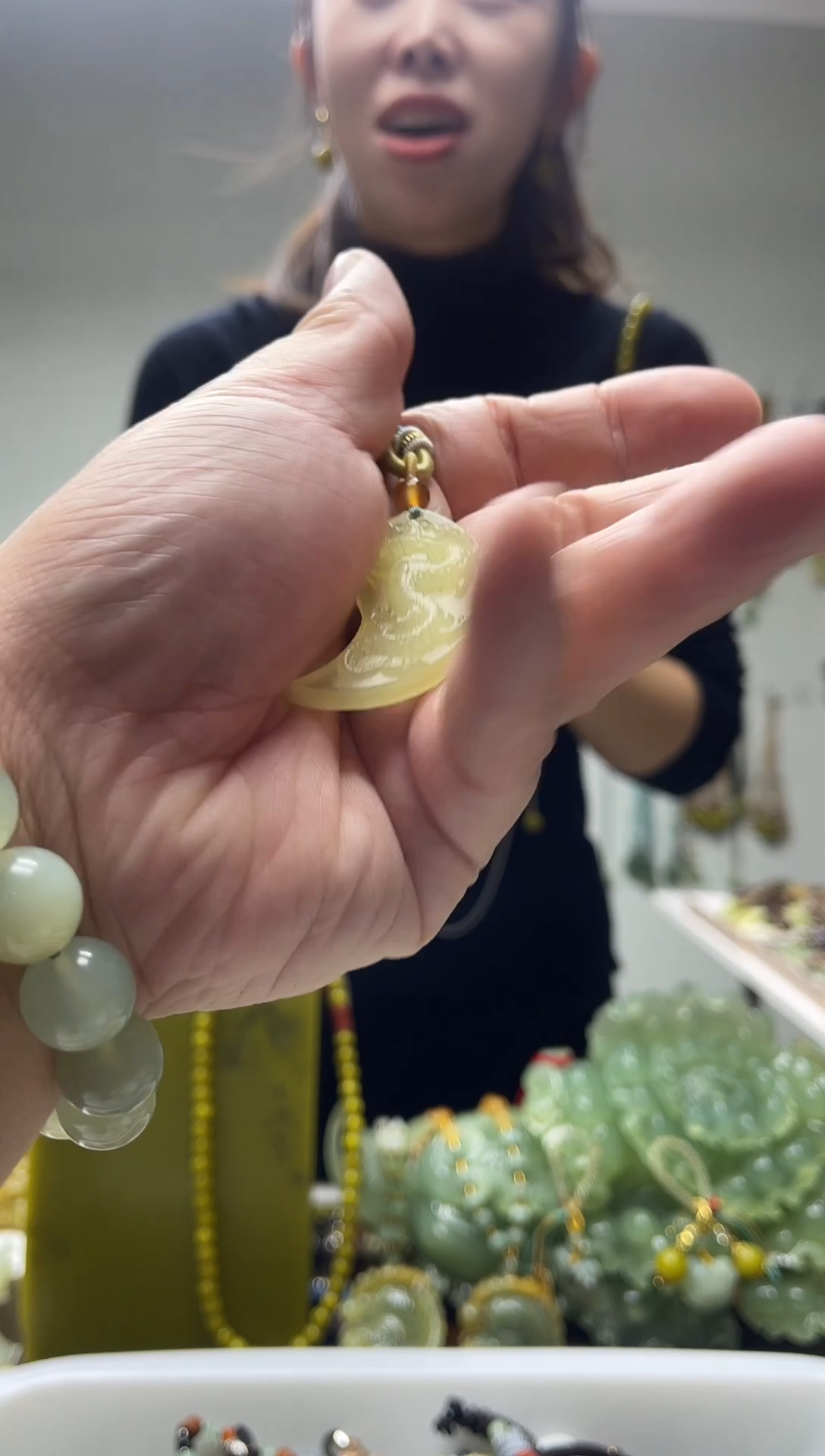 未镶嵌岫玉颈饰`