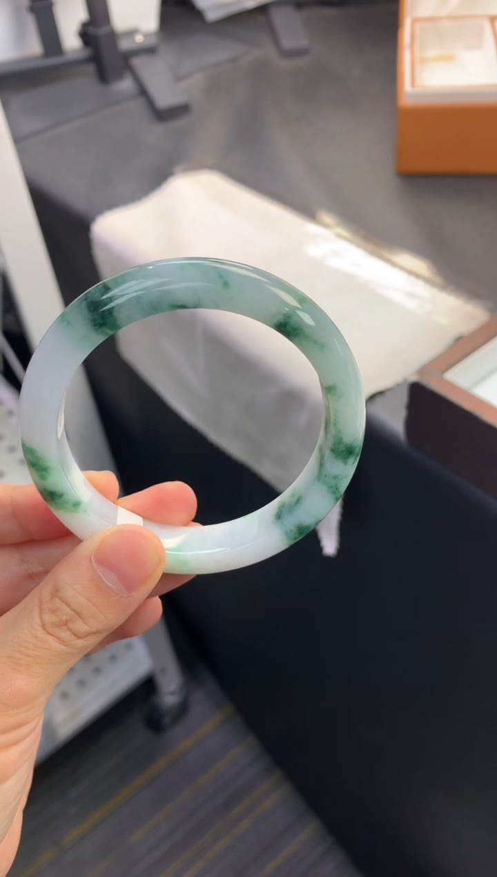 未镶嵌手镯翡翠退货需手镯吊牌标签完好