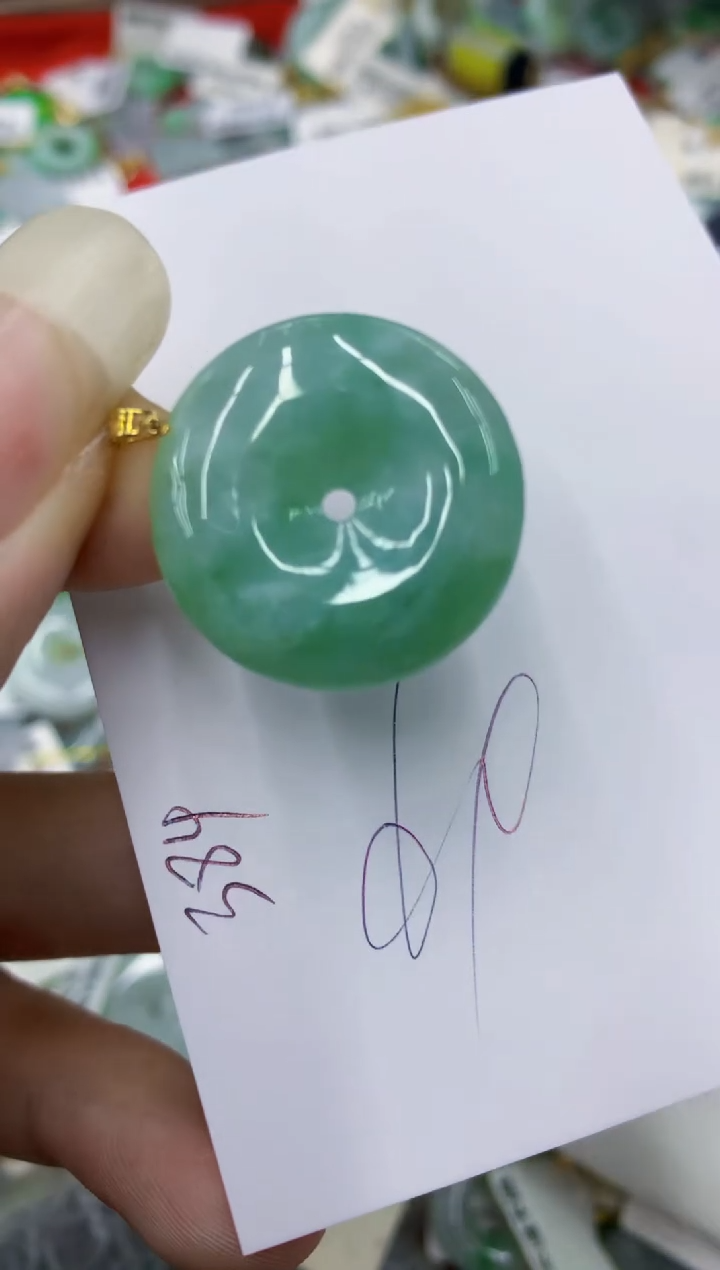 翡翠18K金镶嵌颈饰11111111111