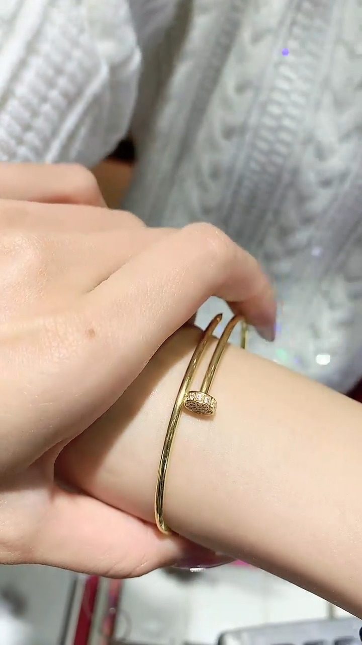 【闪购商品】18K金手饰钉子             