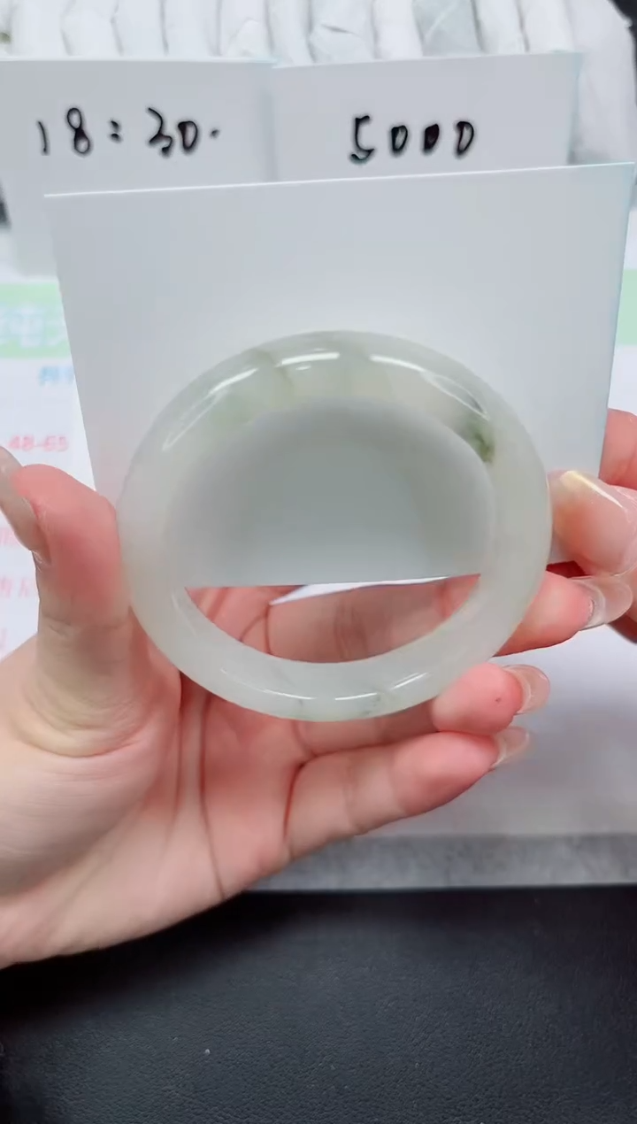 【闪购商品】石英质玉手镯未镶嵌67