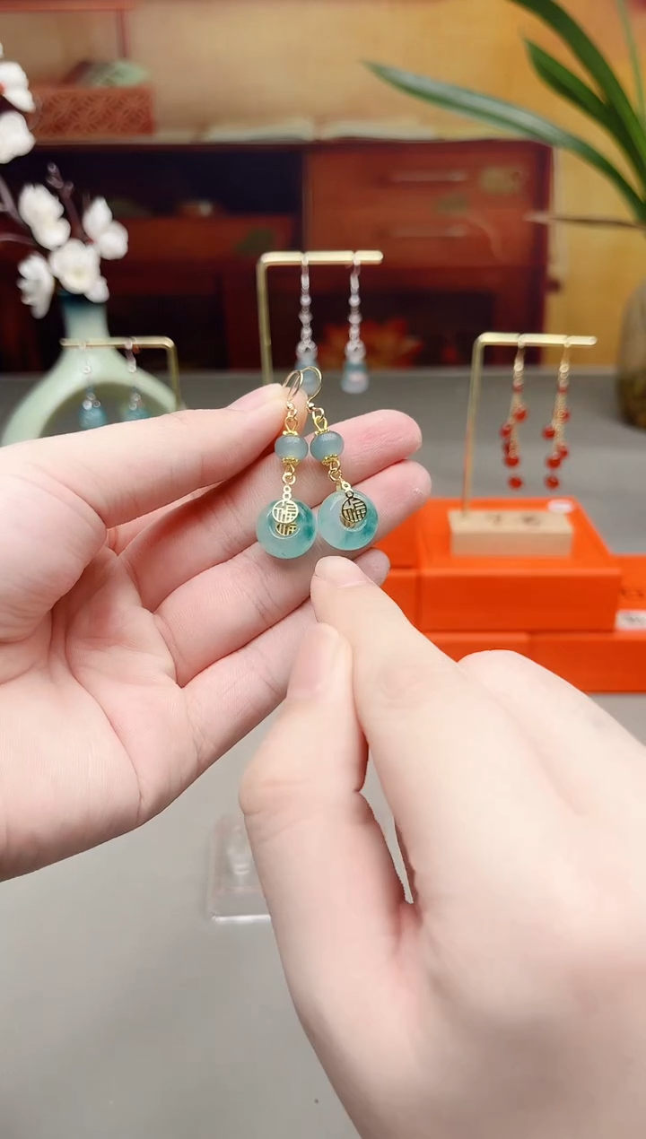 未镶嵌石英质玉（天山翠）耳钉307