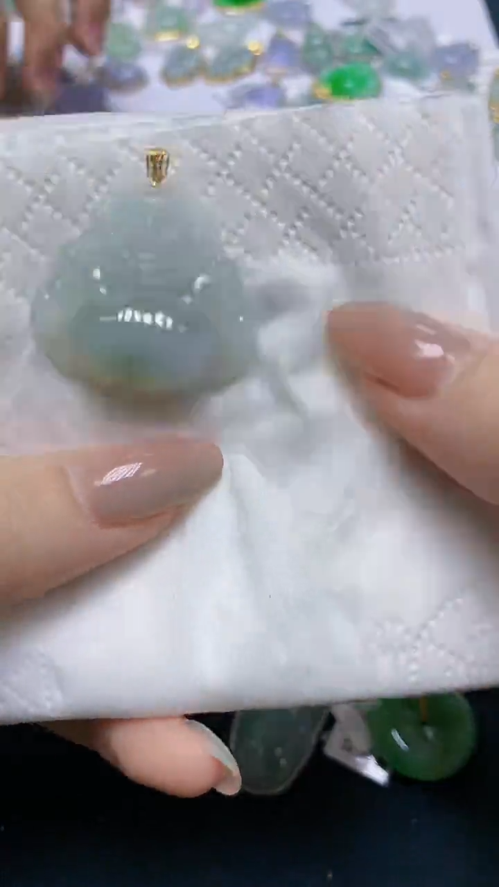 翡翠18K金镶嵌颈饰天然缅甸A货翡翠