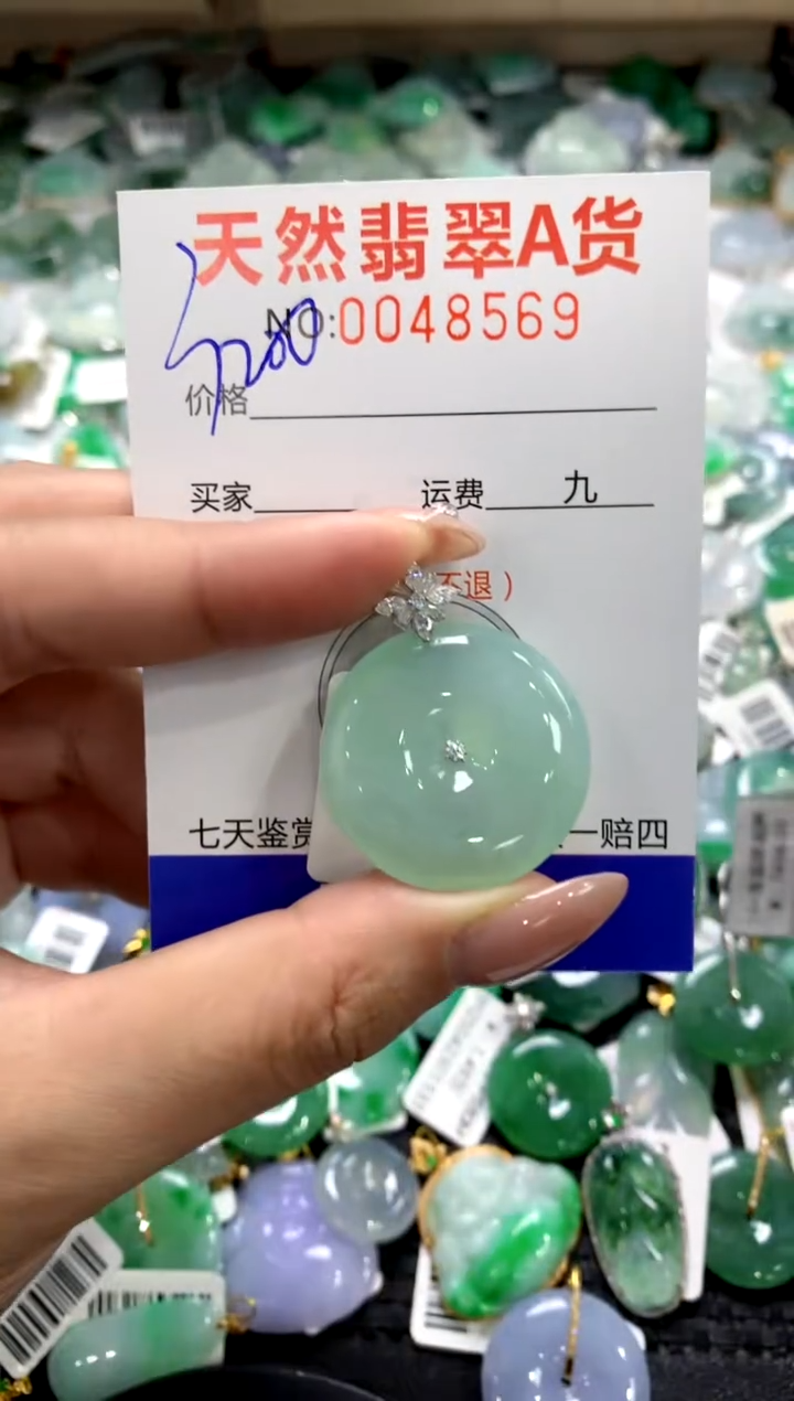 颈饰18K金镶嵌翡翠1111111111111111