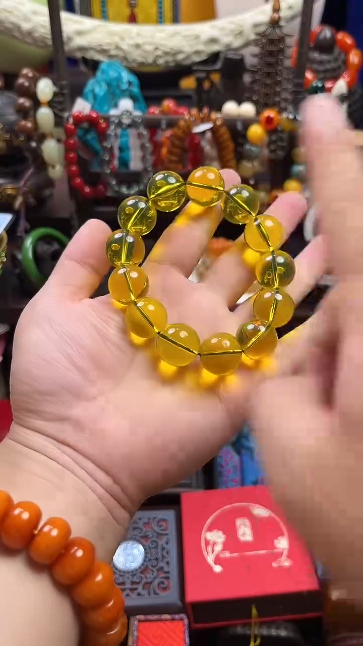 未镶嵌颈饰琥珀黄破
