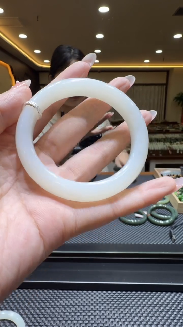 颈饰未镶嵌和田玉手镯56