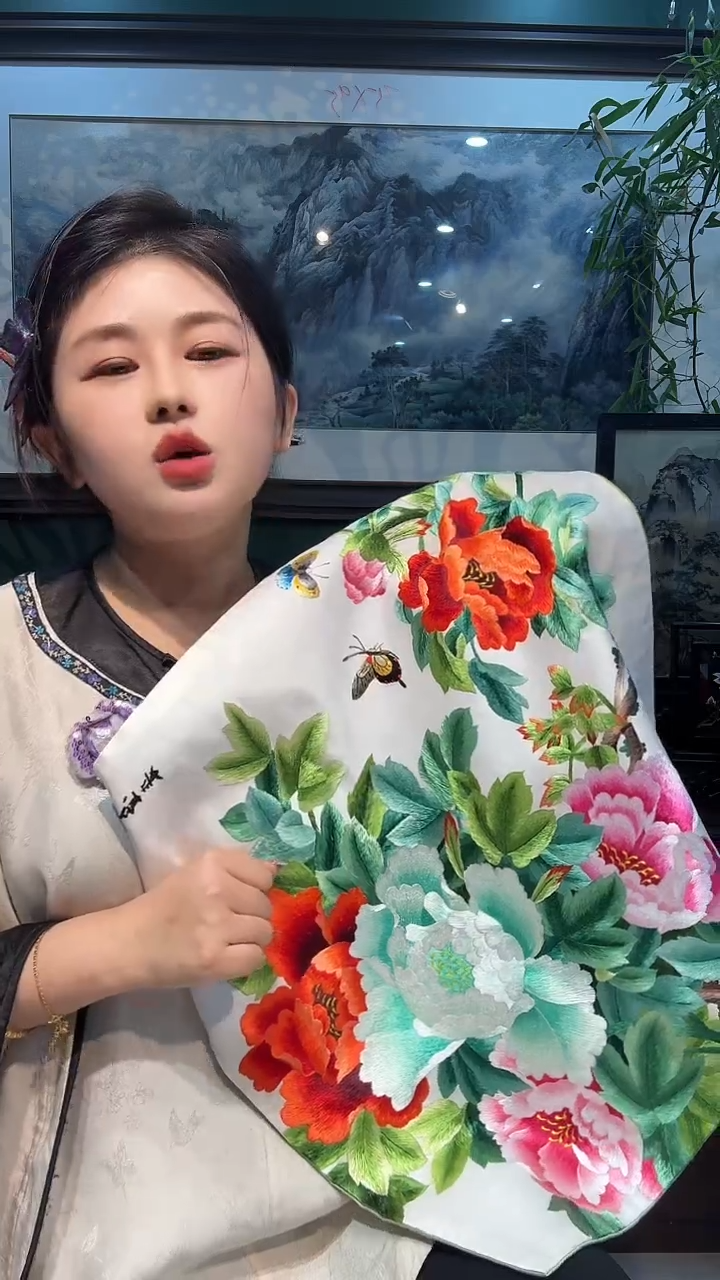 竖款非遗苏绣手工刺绣抱枕