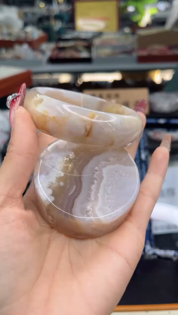 【闪购商品】石英质玉手镯未镶嵌61圈口（赠品镯心）1600159