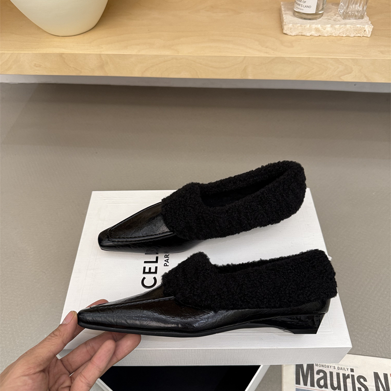 2025冬季新款复古尖头粗跟加绒毛毛鞋女软皮深口一脚蹬保暖单鞋子