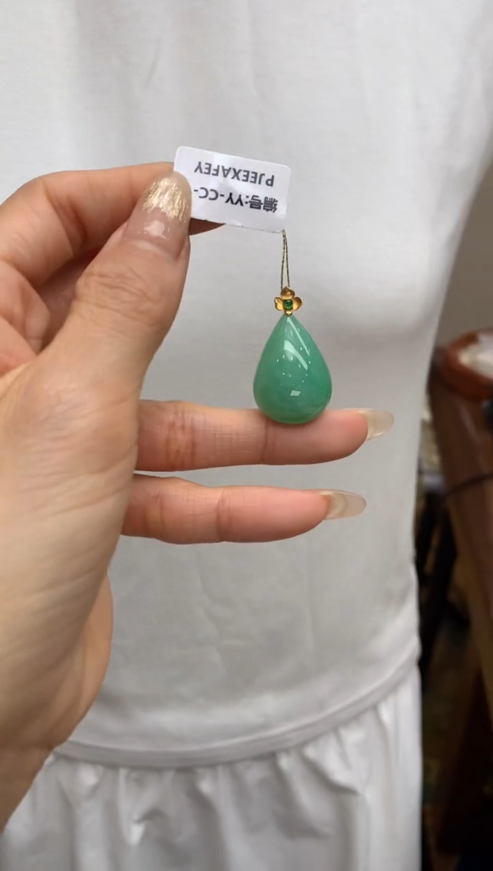 【闪购商品】翡翠颈饰18K金镶嵌水滴