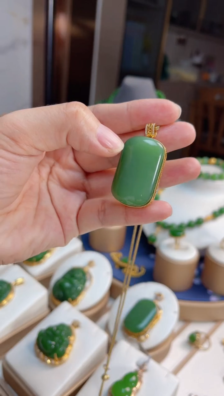 【闪购商品】和田玉吊坠18K金镶嵌无事牌
