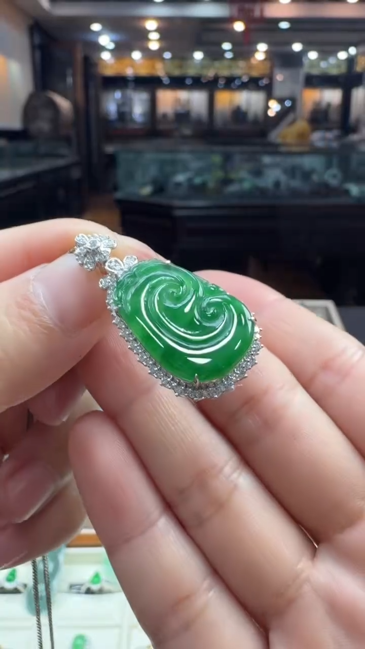 【闪购商品】翡翠颈饰18K金镶嵌如意