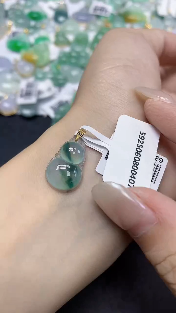 翡翠18K金镶嵌颈饰天然缅甸翡翠A货