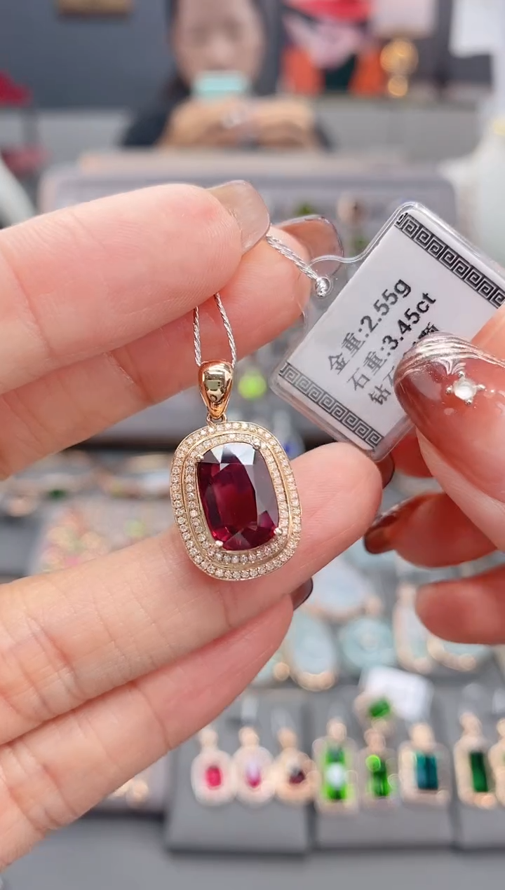 颈饰18K金镶嵌碧玺3.45   