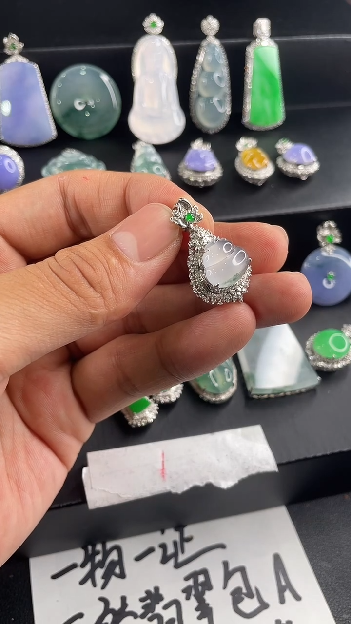 【闪购商品】翡翠吊坠(不含链)18K金镶嵌吊坠