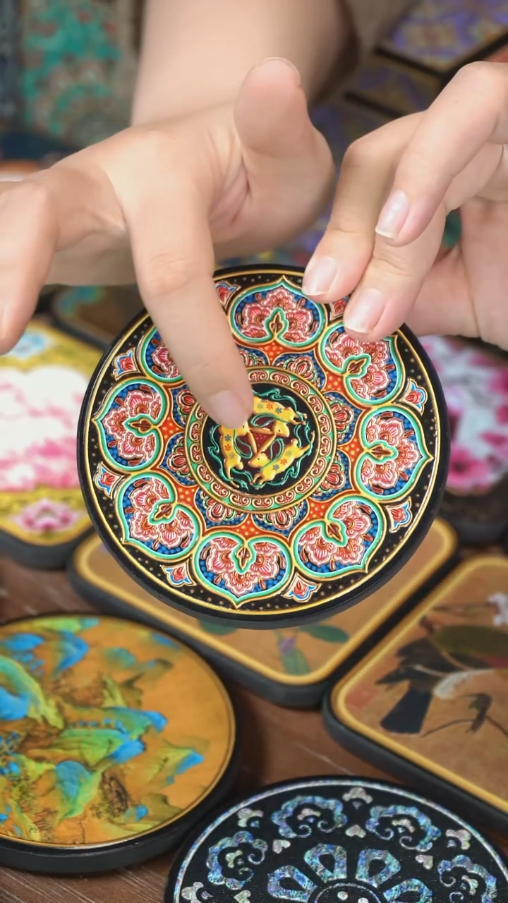 壹藏贰宝三兔图案杯垫一片