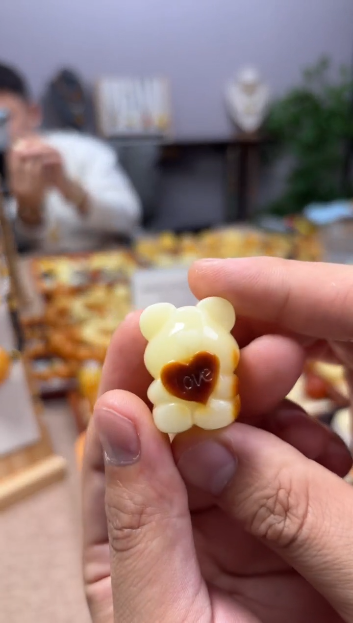 【闪购商品】蜜蜡裸石未镶嵌小熊