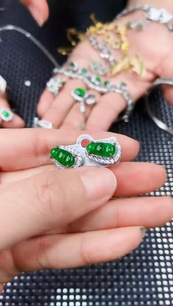 【闪购商品】翡翠耳饰未镶嵌11111111
