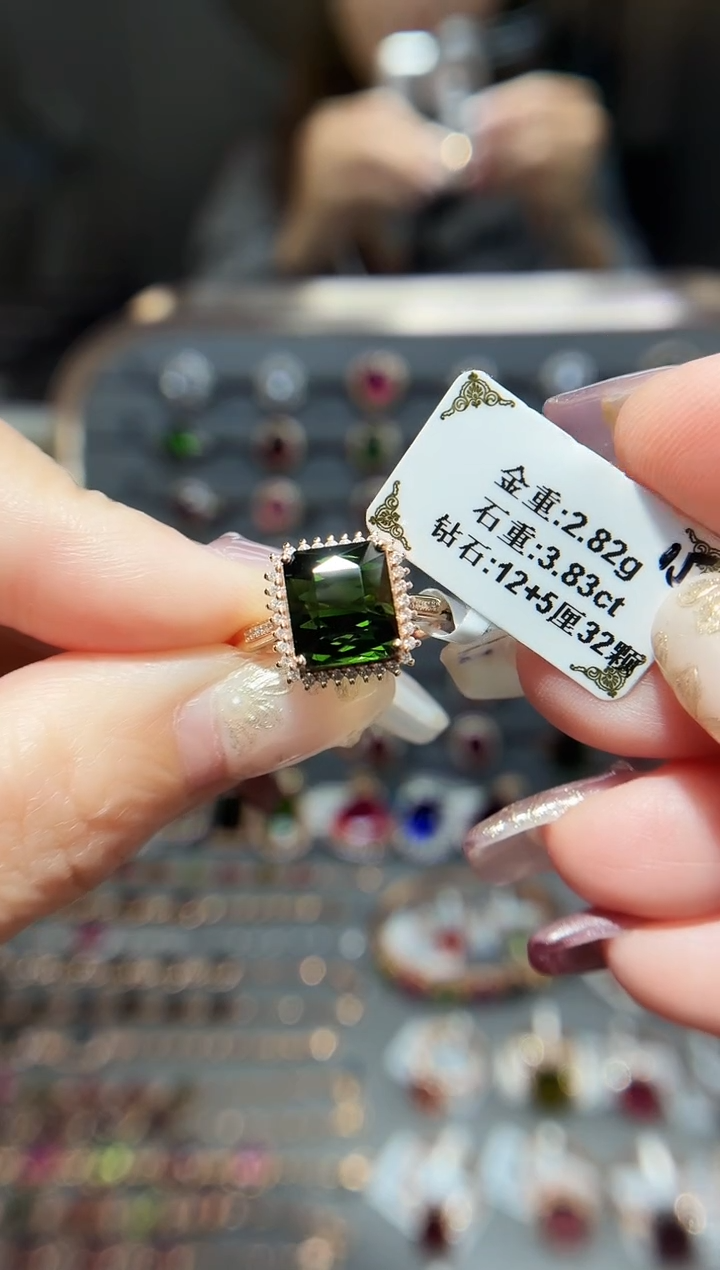 18K金镶嵌戒指碧玺3.83